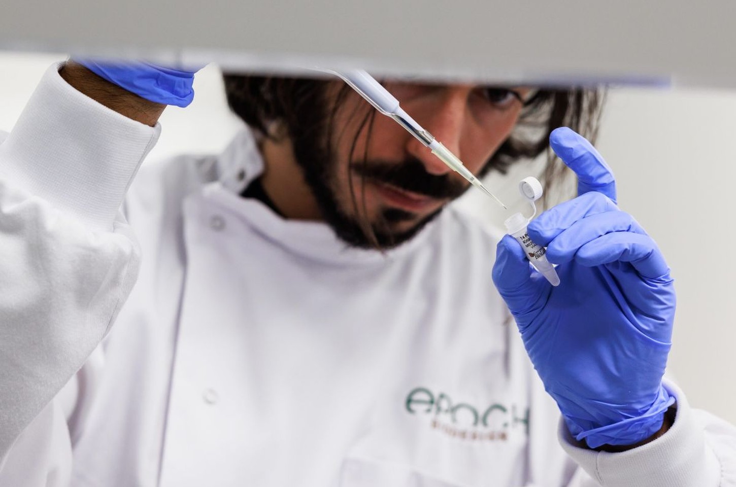 Enzimas contra o plástico: a nova fronteira da reciclagem química