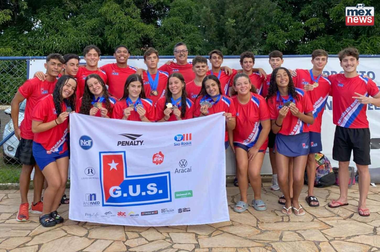 Equipe de natação do GUS conquista 20 medalhas em torneio regional da FAP