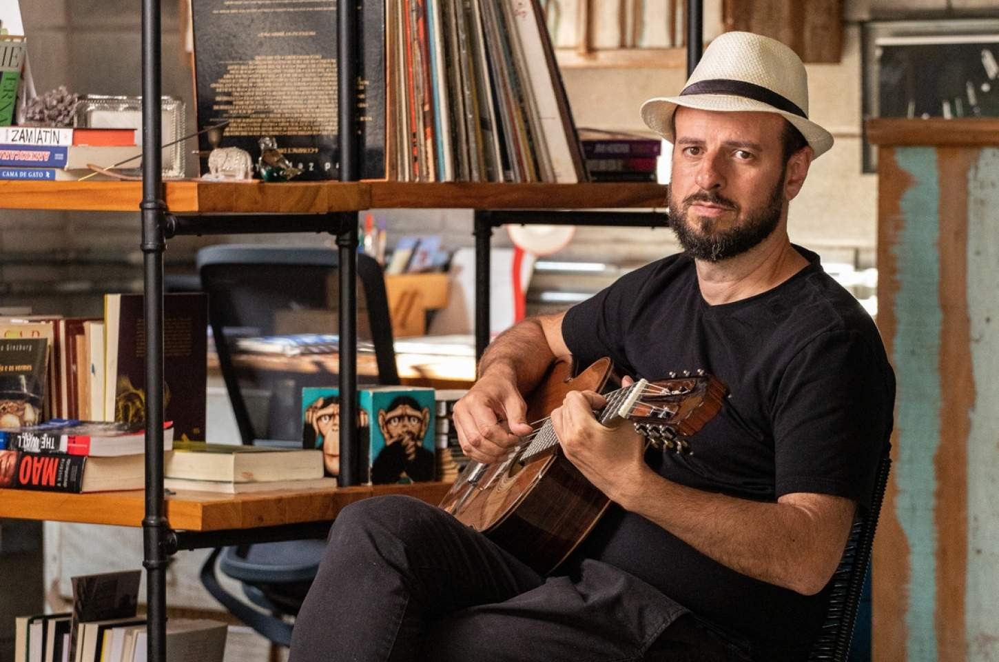 Eric Bê lança álbum de estreia e apresenta canções guiadas por memória e sentimento