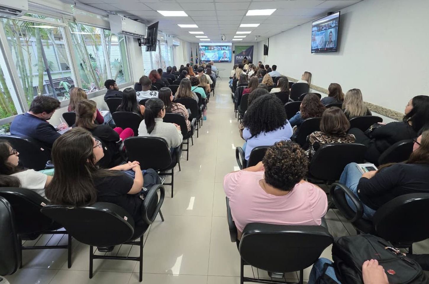 Escola de Saúde do Paraná abre cursos gratuitos para cuidar de idosos e enfrentar violências