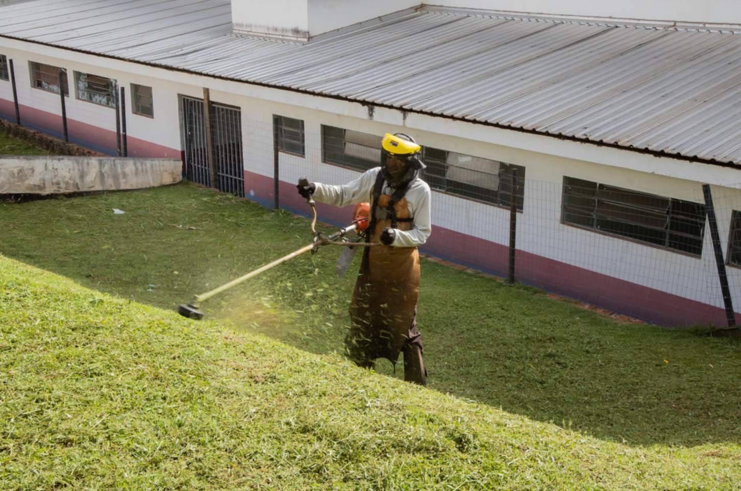 Escolas de Apucarana passam por manutenção para receber 12 mil alunos em 2024