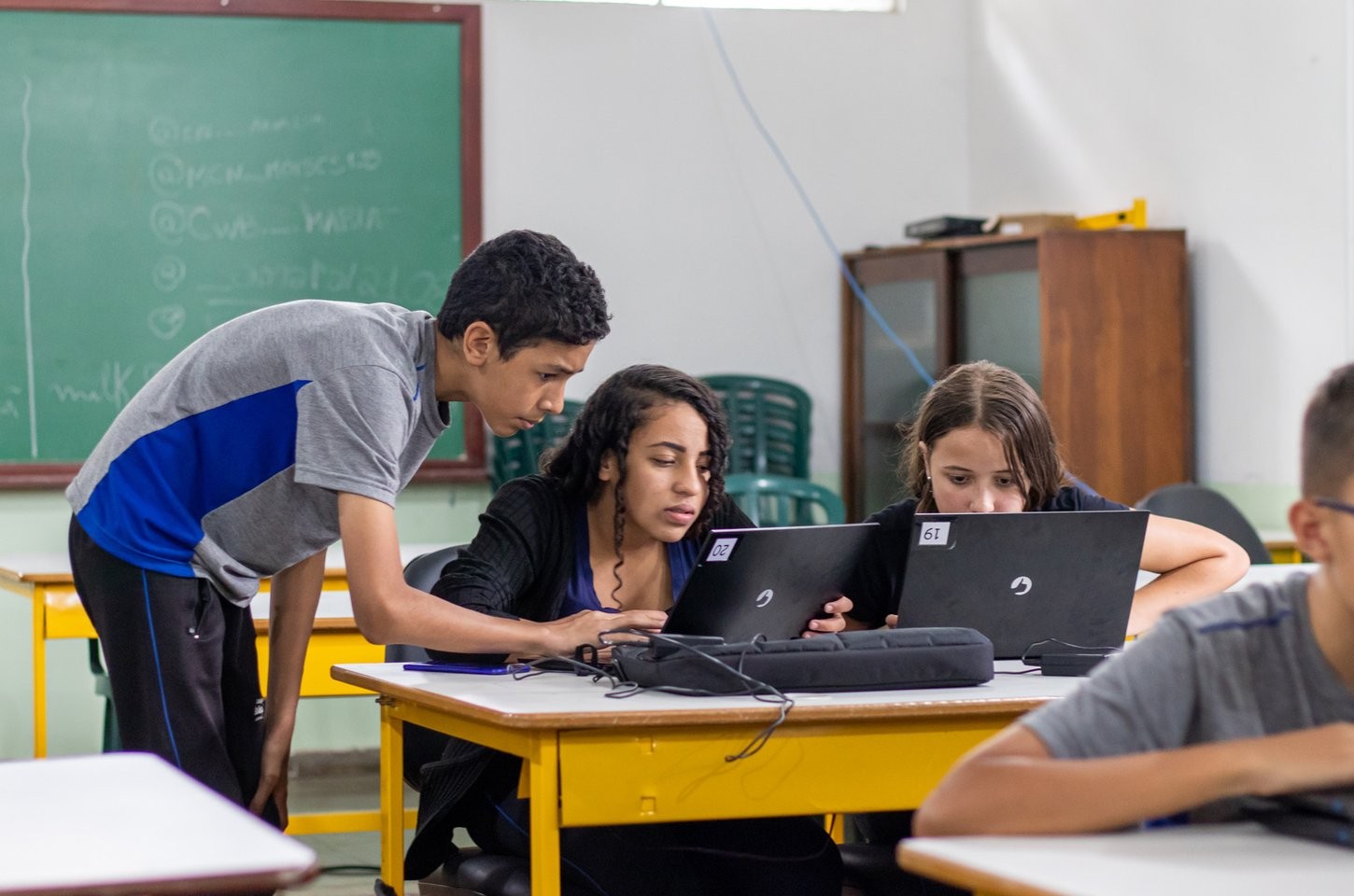 Escolas estaduais do Paraná promovem semana de cadastro para carteira digital