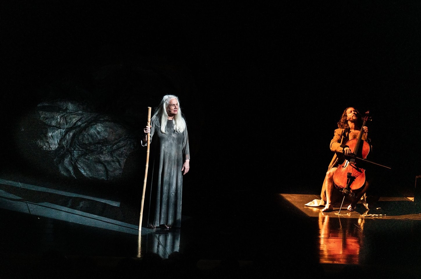 Espetáculo 'Ficções' inspirado em 'Sapiens' chega ao Teatro Guaíra