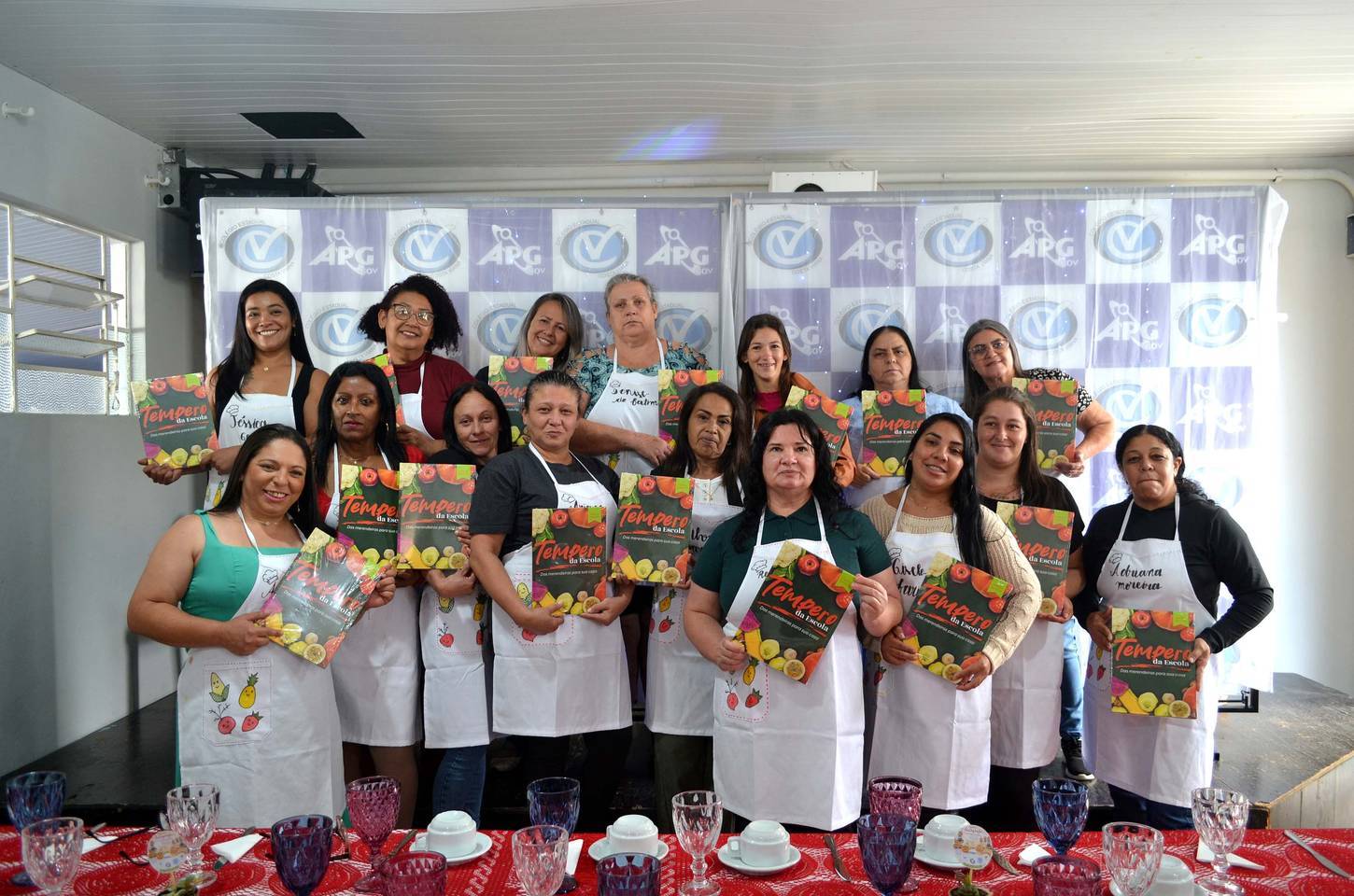 Estado serve 1,5 milhão de refeições ao dia e lança guia de receitas para merendeiras