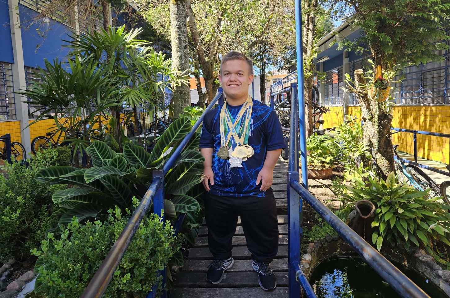 Estudante de Curitiba transforma vida com o parabadminton e coleciona medalhas