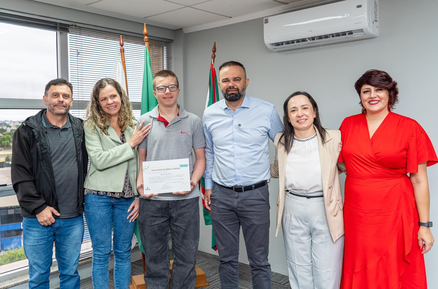 Estudante paranaense conquista primeira medalha da rede pública na OBM