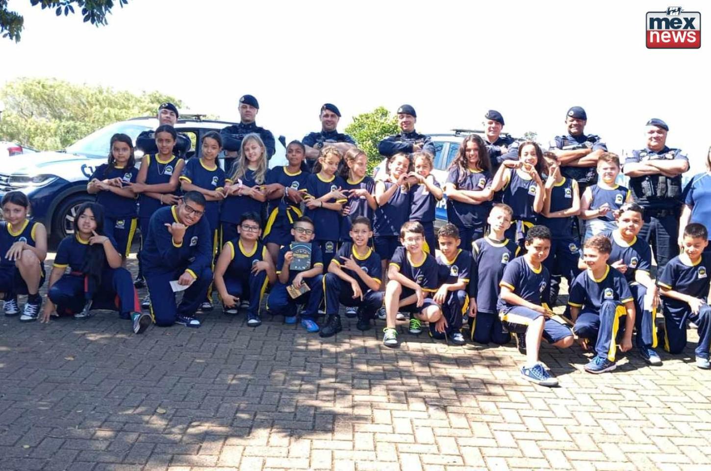Estudantes participam de blitz educativa de trânsito em Apucarana