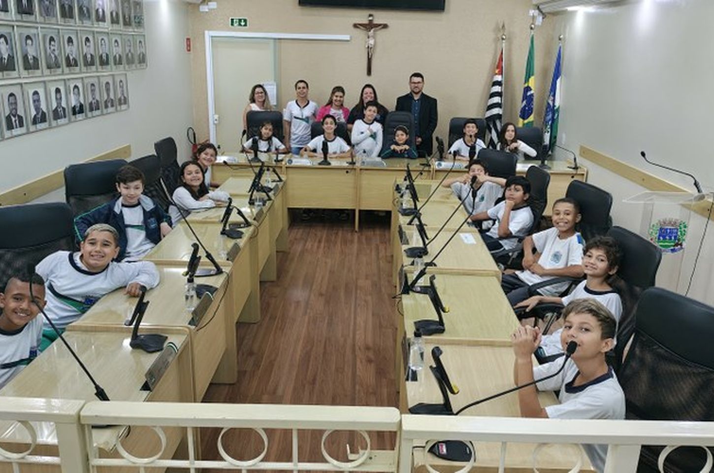 Estudantes visitam Câmara de Ibiúna e simulam sessão com pedidos de melhorias