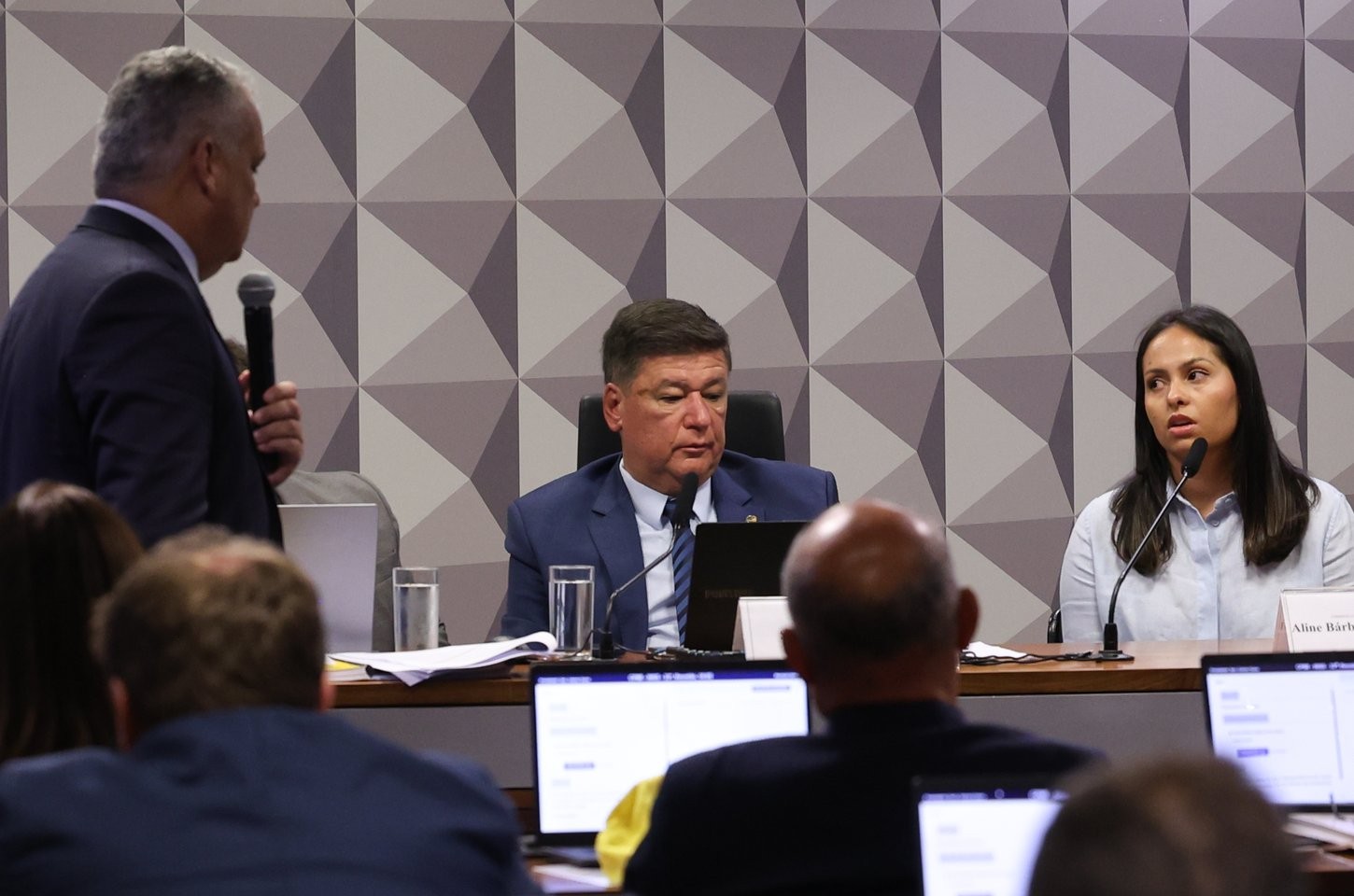 Ex-secretária do 'Careca do INSS' presta depoimento na CPMI