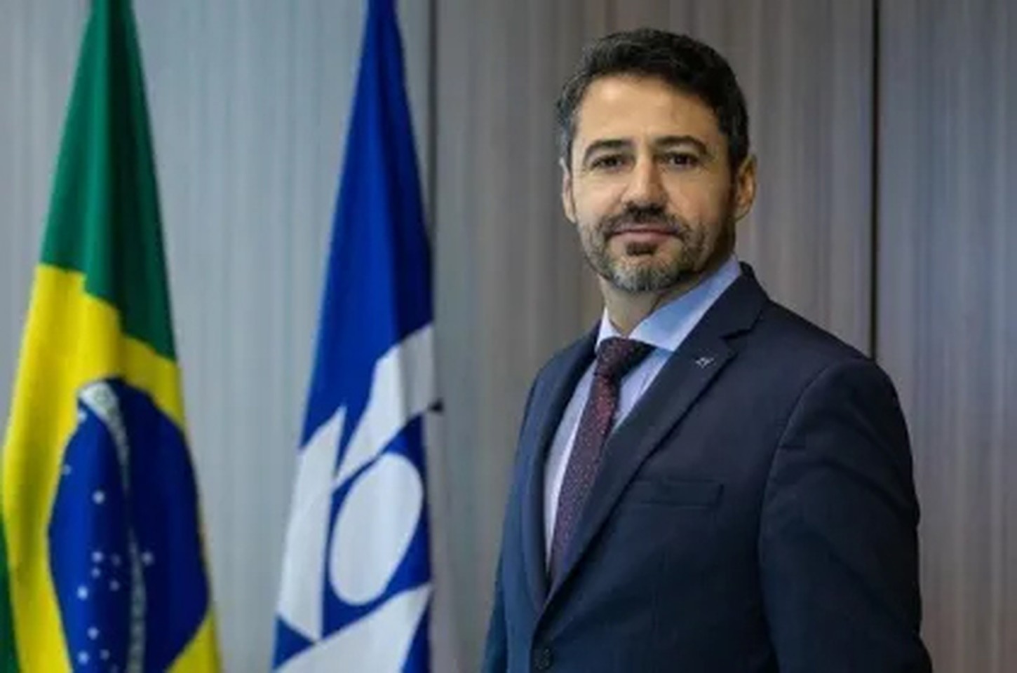 Ex-secretário da Receita é demitido após processo sobre joias sauditas