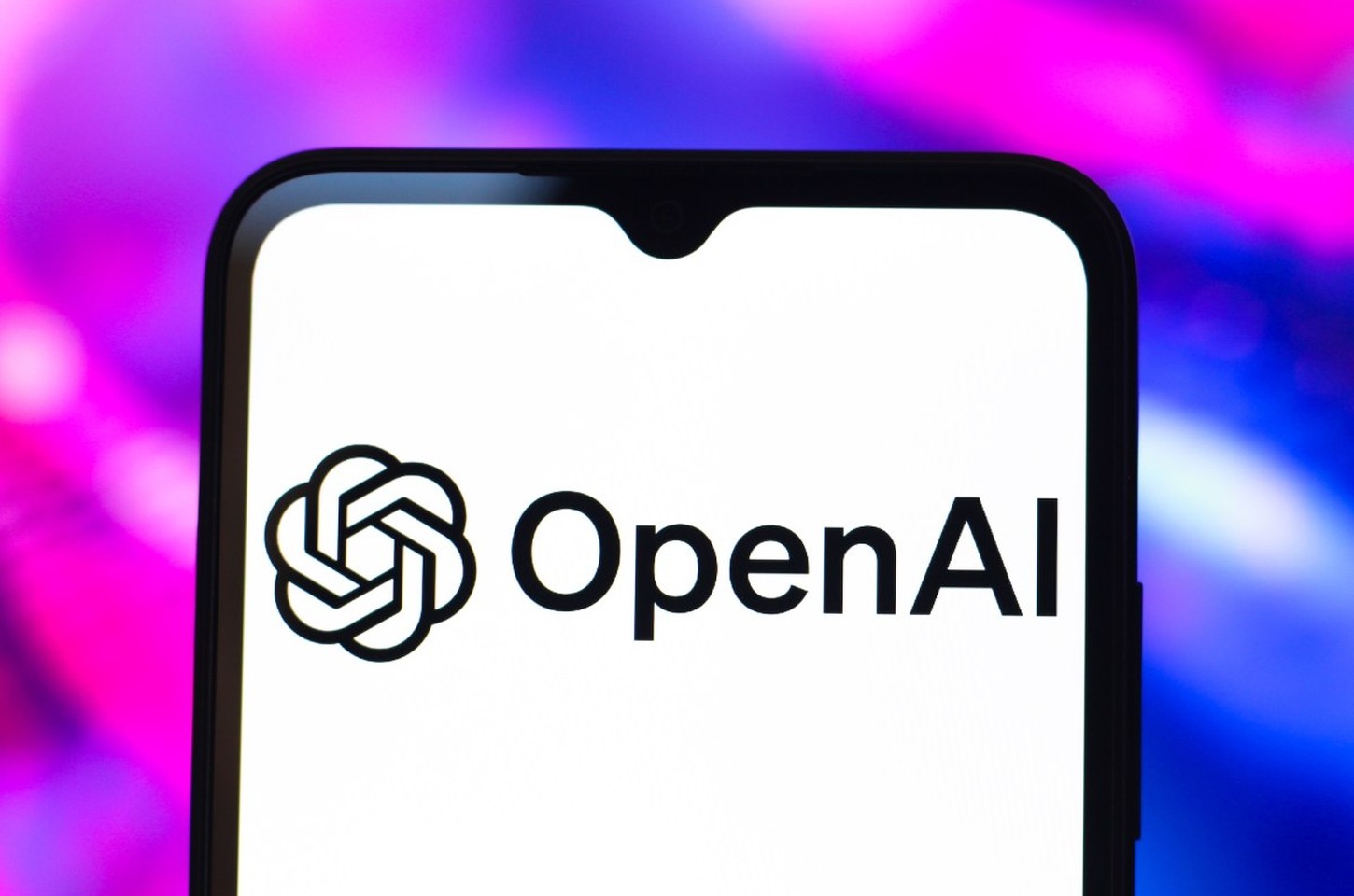 Executiva da OpenAI renuncia após acordo com Pentágono