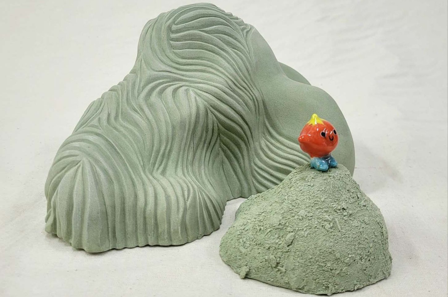 Exposição de cerâmica artística revela poéticas pessoais em Curitiba