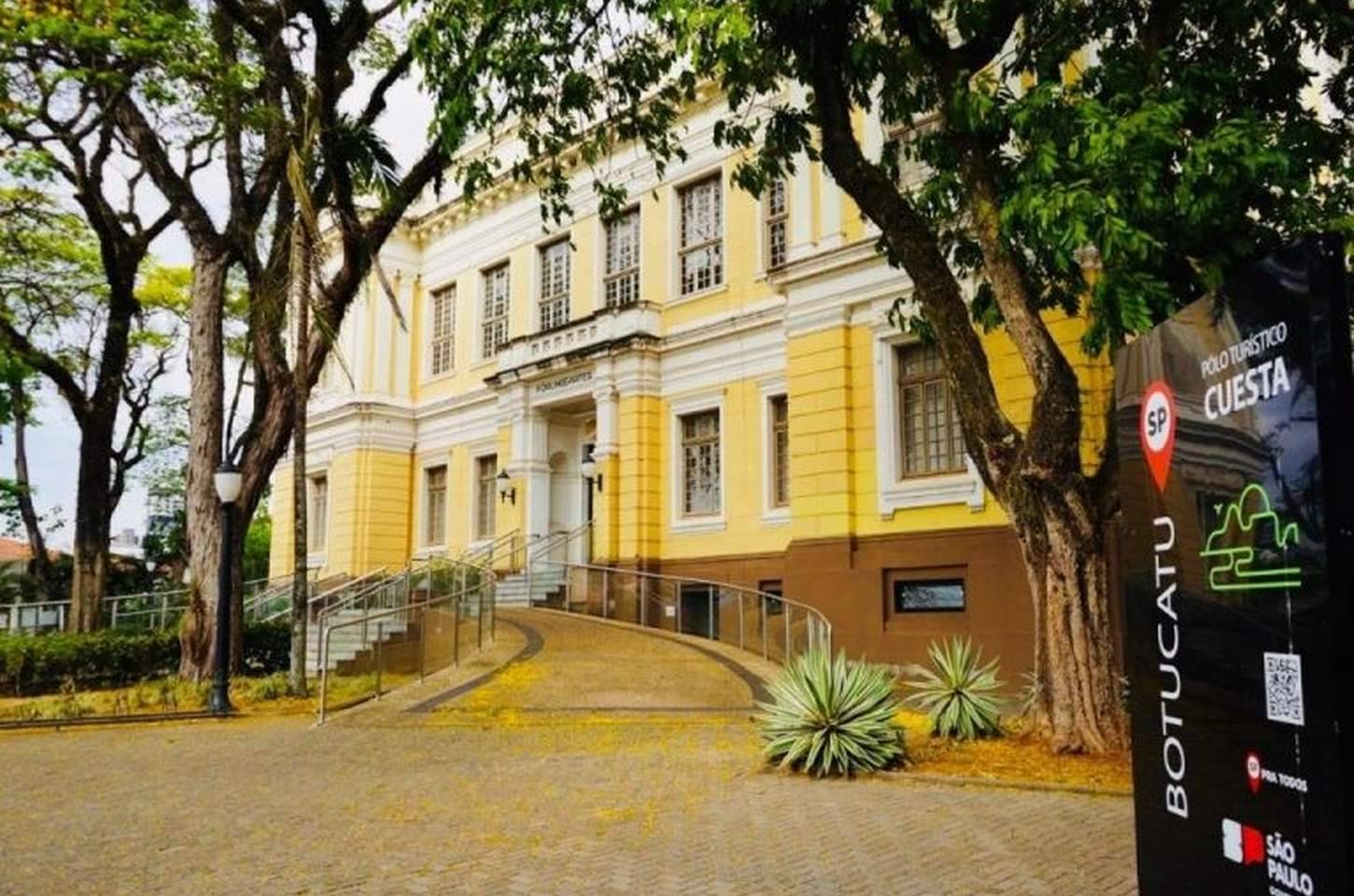 Exposição une arte concreta e design em Botucatu