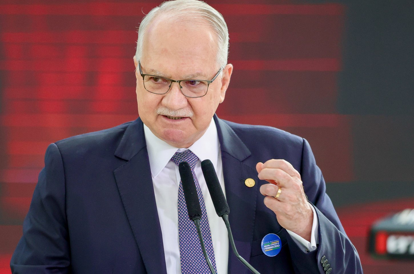 Fachin reconhece crise institucional no STF e alerta para desconfiança