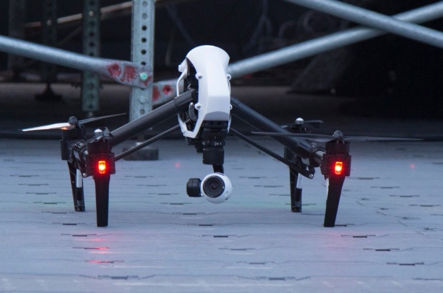 FCC dos EUA bane drones estrangeiros por segurança nacional