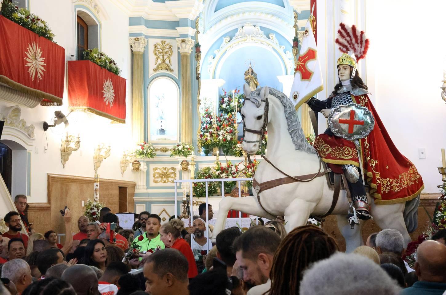 Fé e resistência marcam o dia de São Jorge no Rio de Janeiro