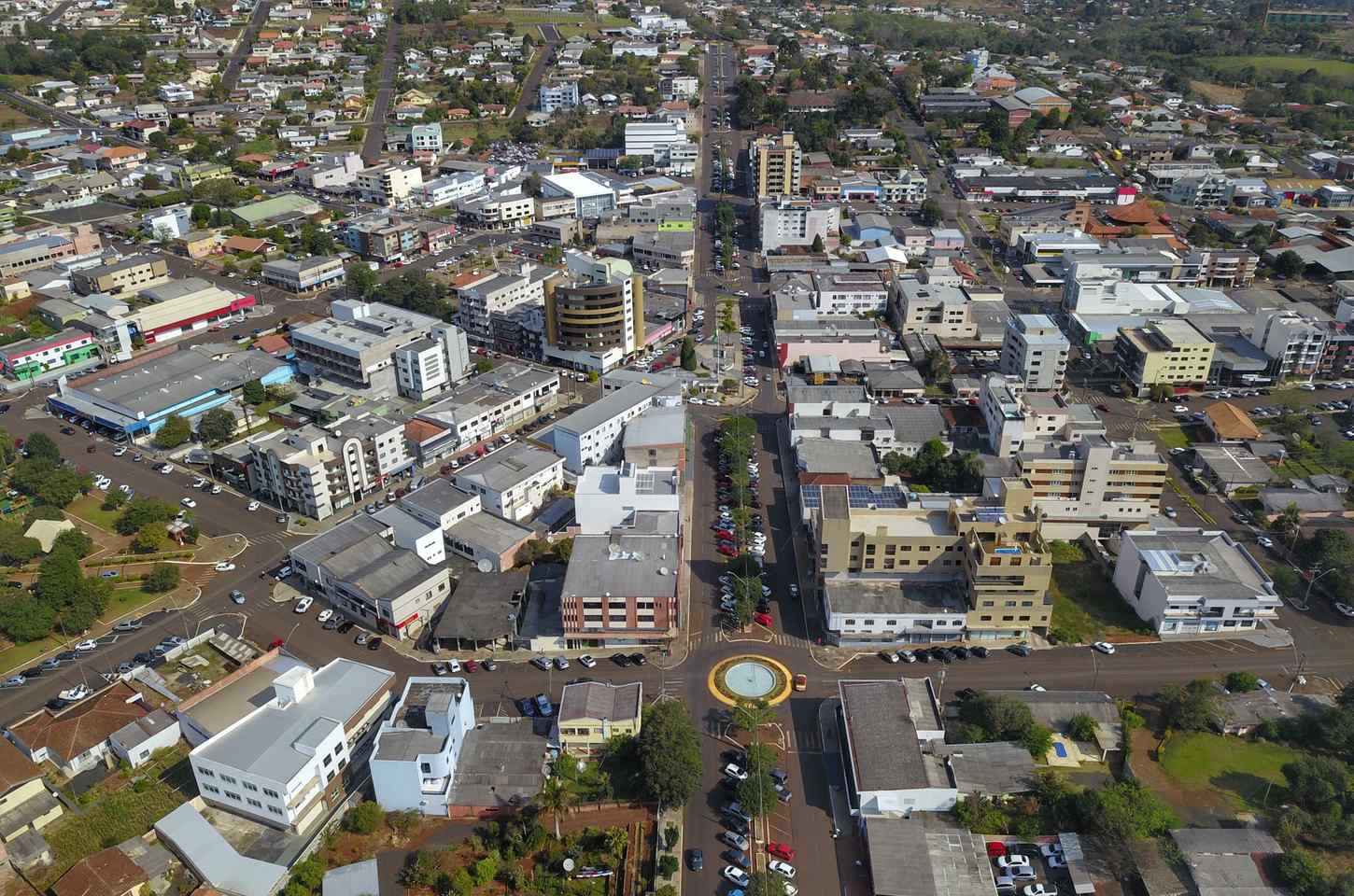 Feira Paraná em Ação leva serviços gratuitos a Coronel Vivida