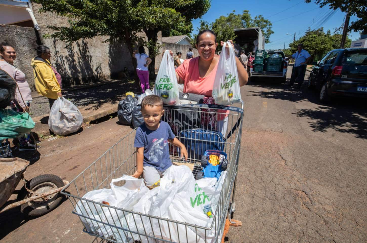 Feira Verde de Apucarana já beneficiou quase 3 mil famílias e recolheu 70 toneladas de recicláveis