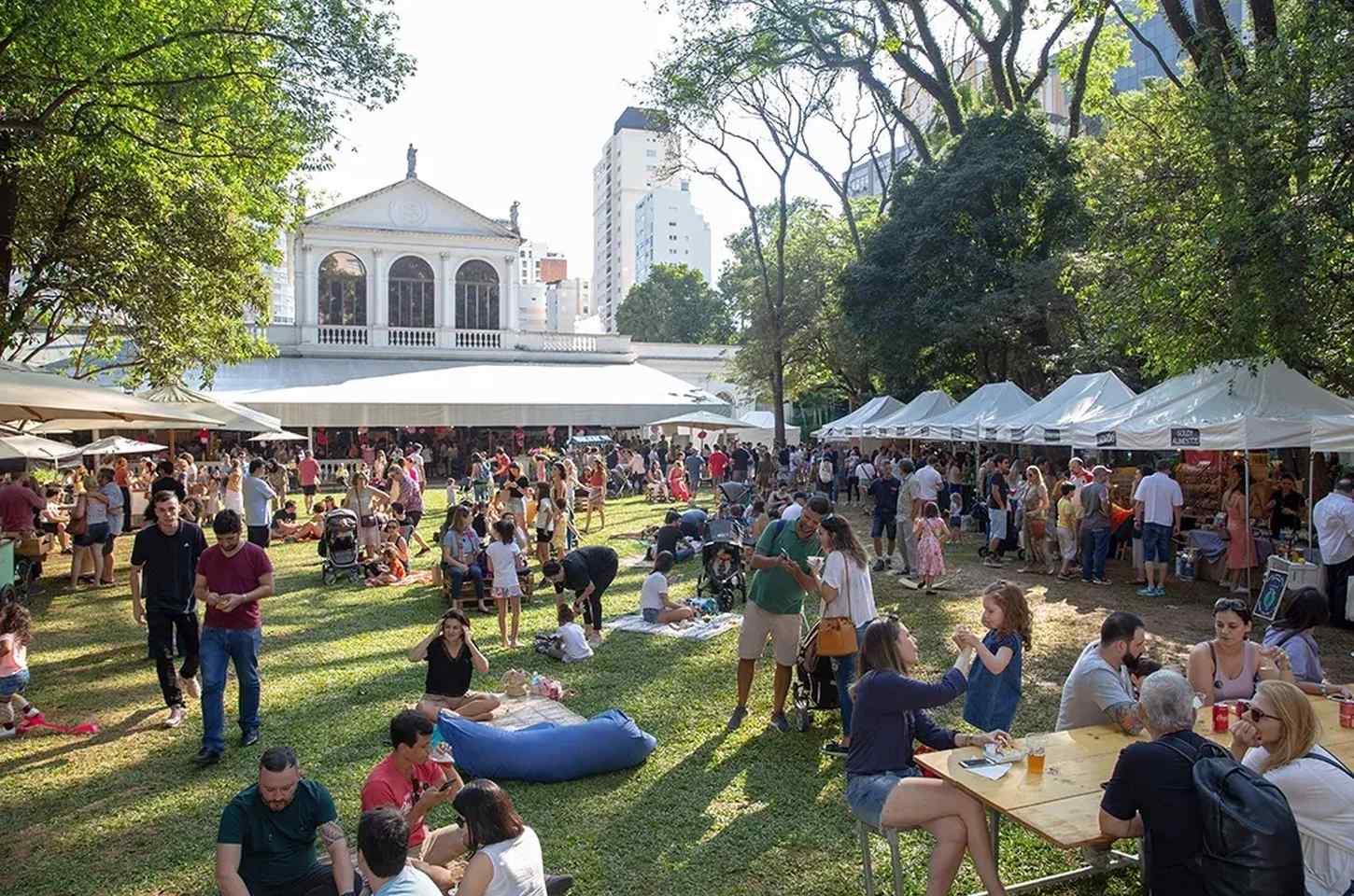 Feiras criativas em SP enfrentam crise e falta de regulamentação