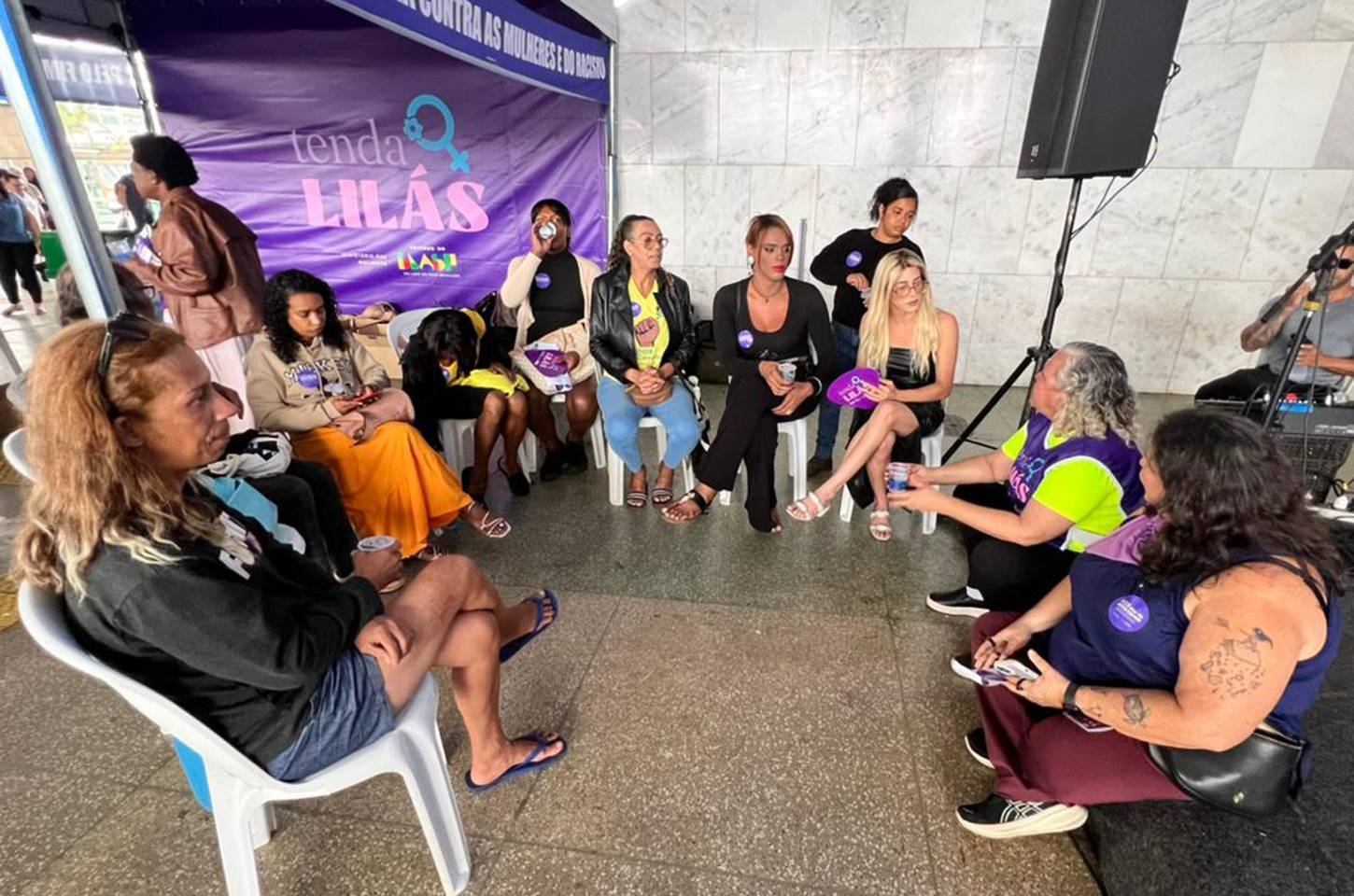 Feminicídios em alta no Brasil: campanha alerta para violência silenciosa