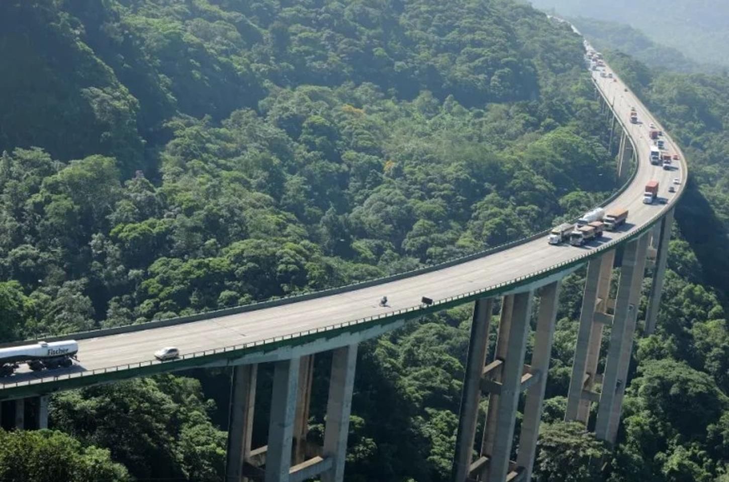Feriado de Tiradentes terá movimento recorde nas rodovias paulistas