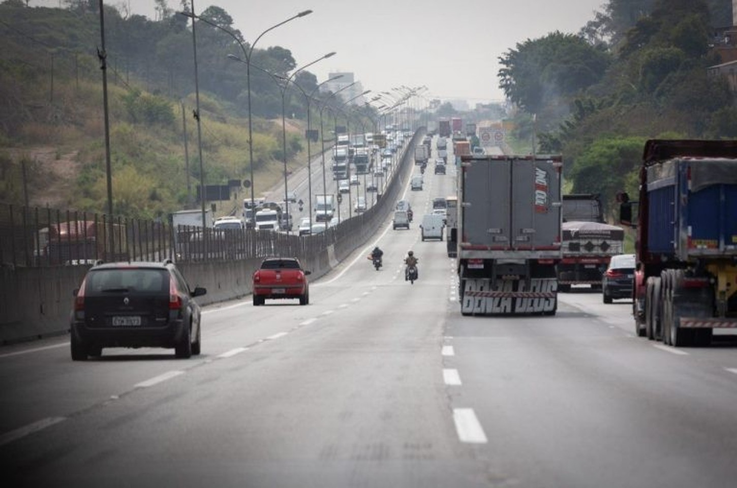 Feriados de fim de ano devem movimentar mais de 40 milhões de veículos em SP