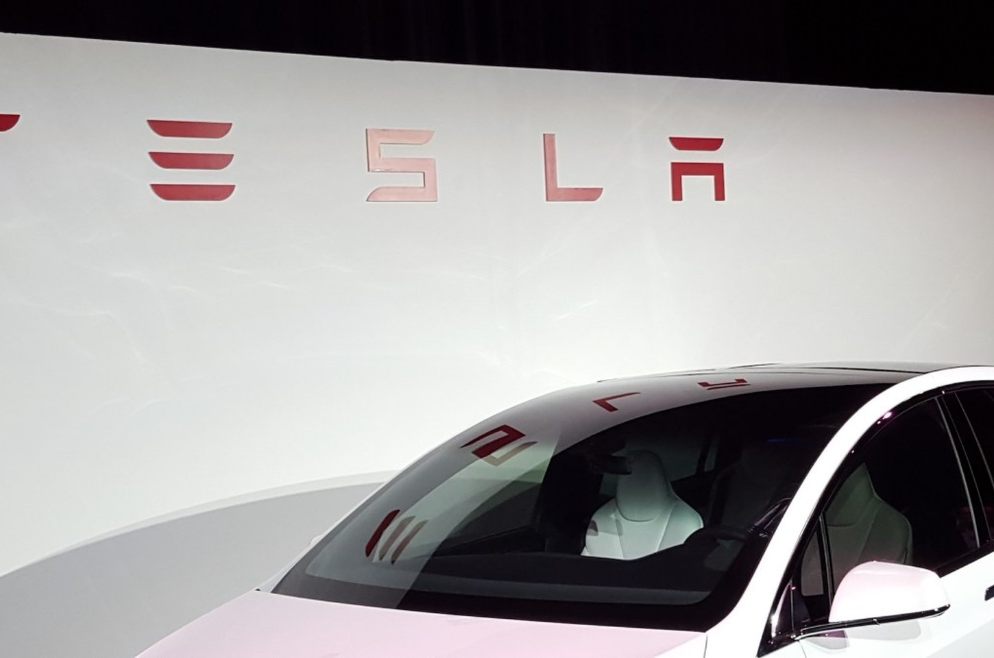 Fim da era Model S e X: Tesla encerra produção e aposta em robôs e táxis autônomos