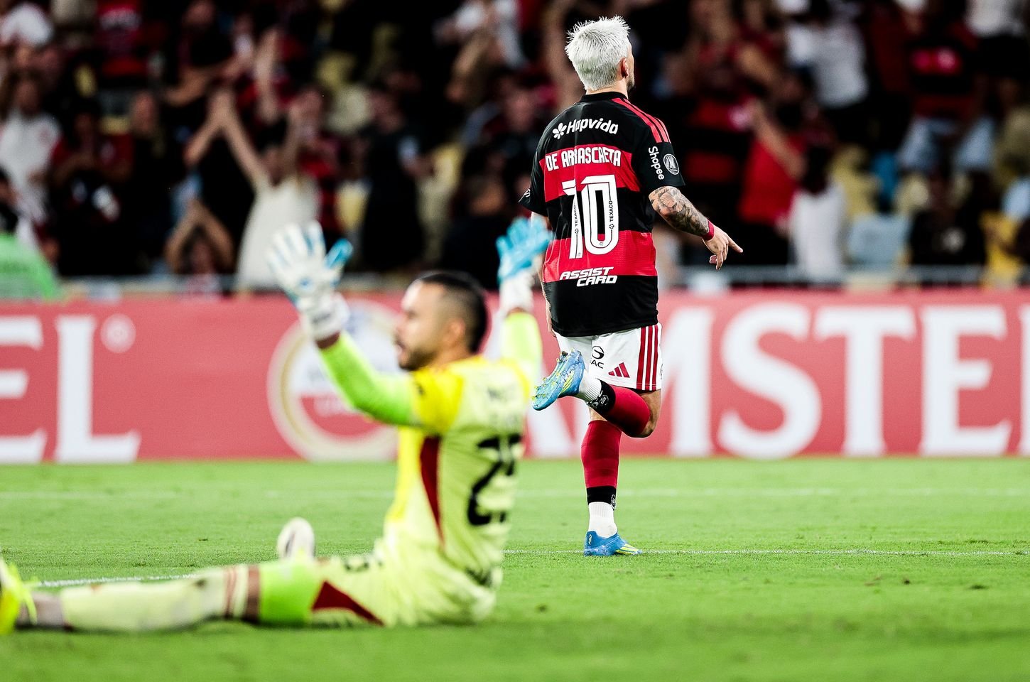 Flamengo goleia e lidera grupo na Libertadores
