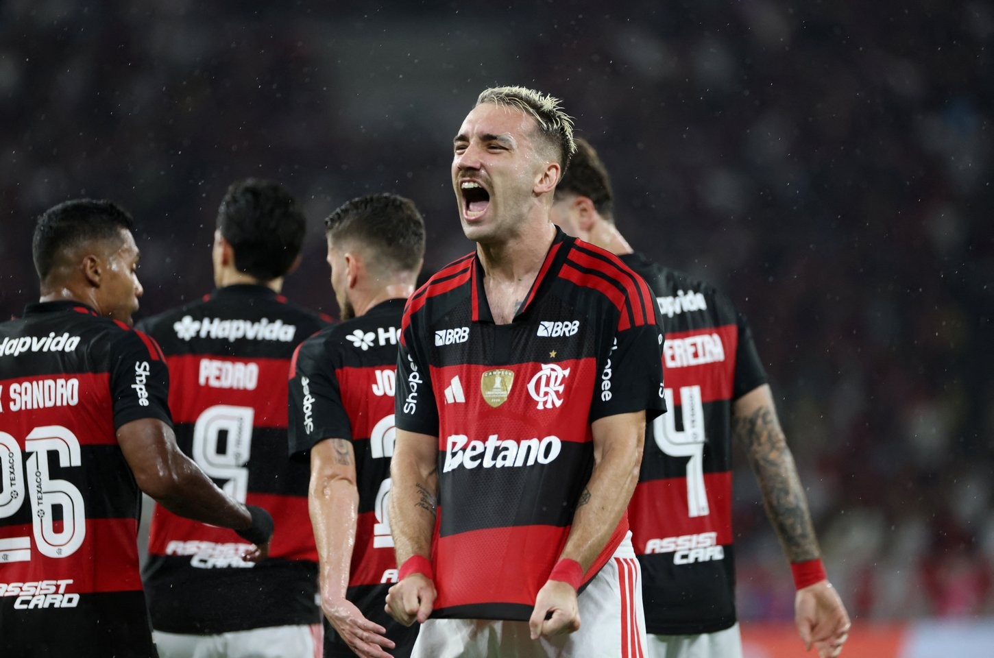 Flamengo goleia o Remo e entra no G4 do Brasileirão