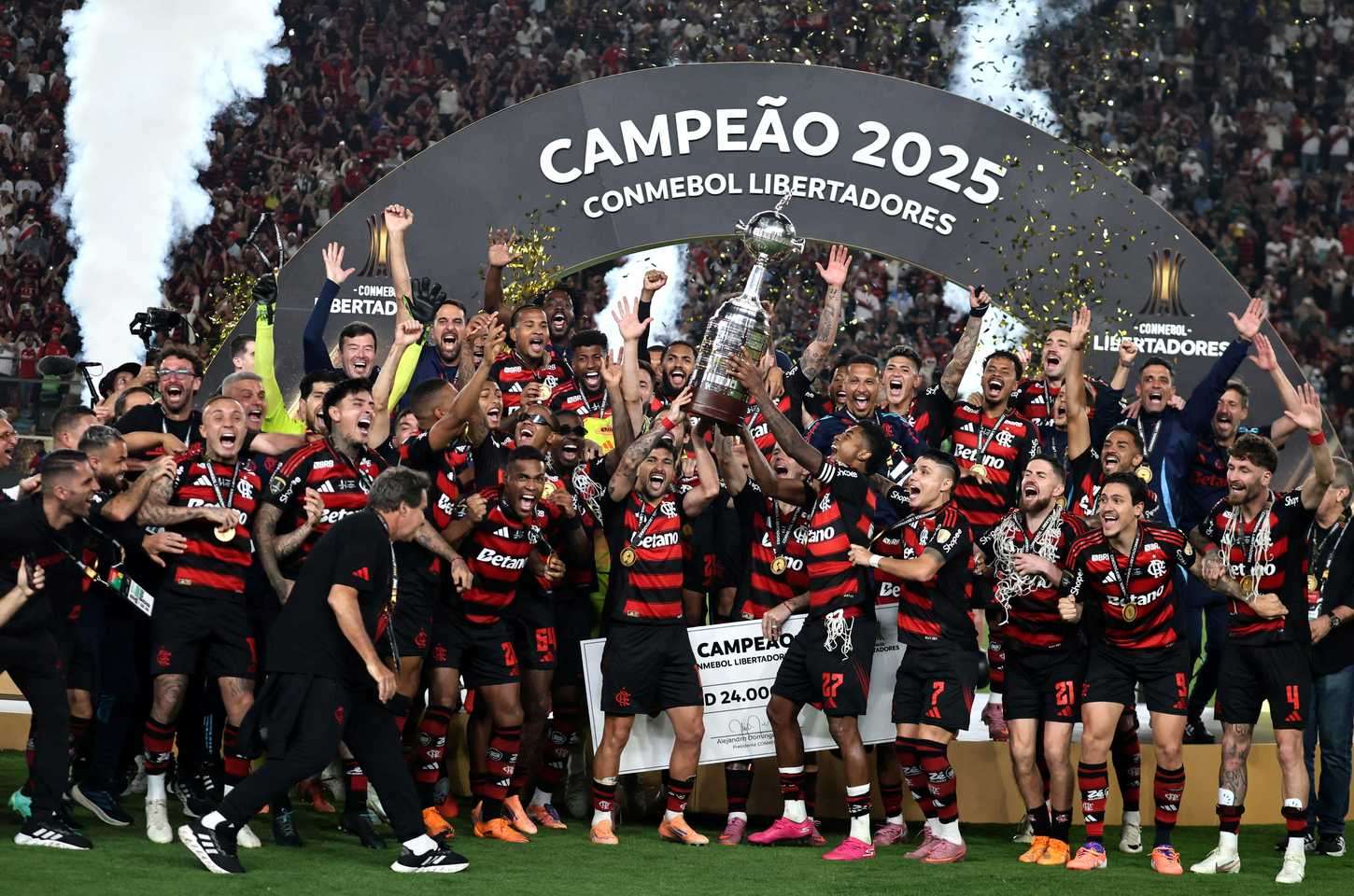 Flamengo se torna primeiro tetracampeão brasileiro da Libertadores