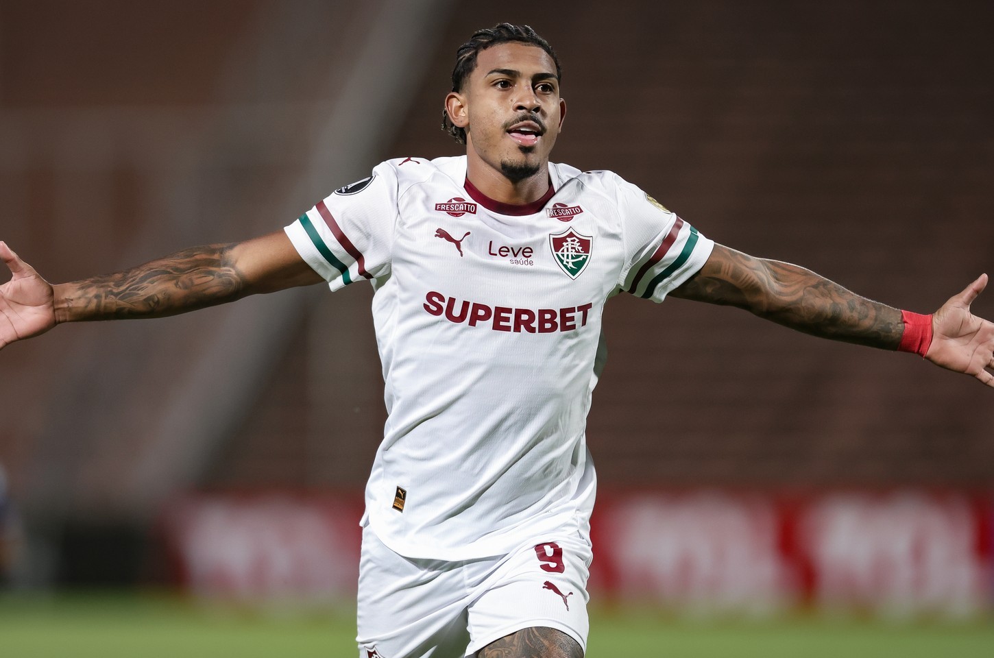 Fluminense arranca empate heroico na Libertadores e segue vivo no grupo