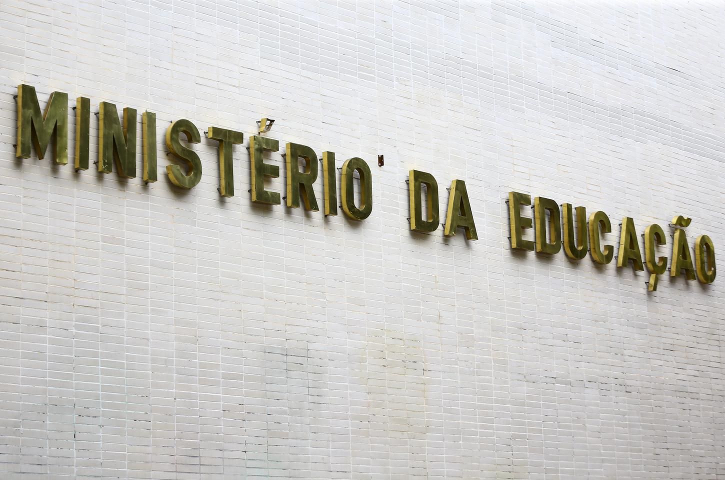 Formação de professores a distância mostra desempenho 53,1% inferior