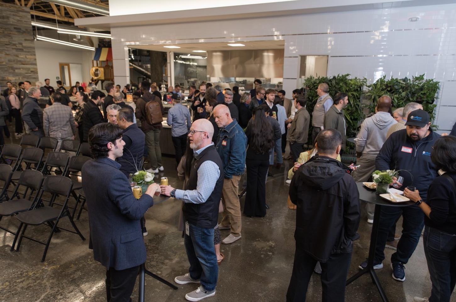Founder Summit 2026: Como Criar um Evento Paralelo para Conectar-se com a Elite Tech