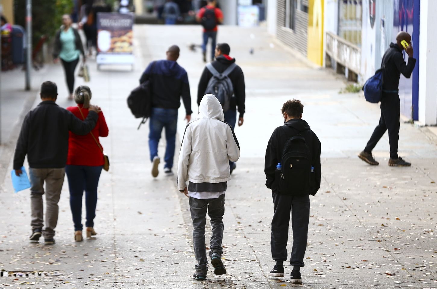 Frente fria avança pelo Brasil a partir de quinta (7) com chuva, vento e queda de temperatura