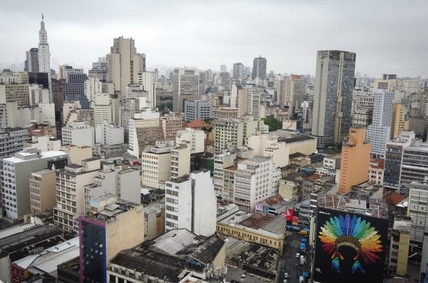 Frente fria chega a SP: sol entre nuvens e pancadas de chuva isoladas marcam a sexta-feira