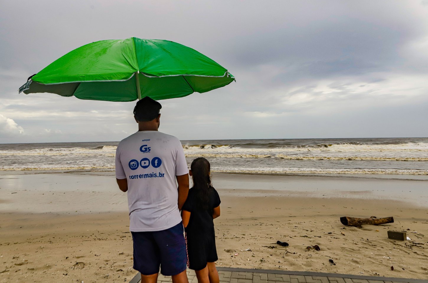 Frente fria chega no domingo e deve derrubar temperaturas no Paraná