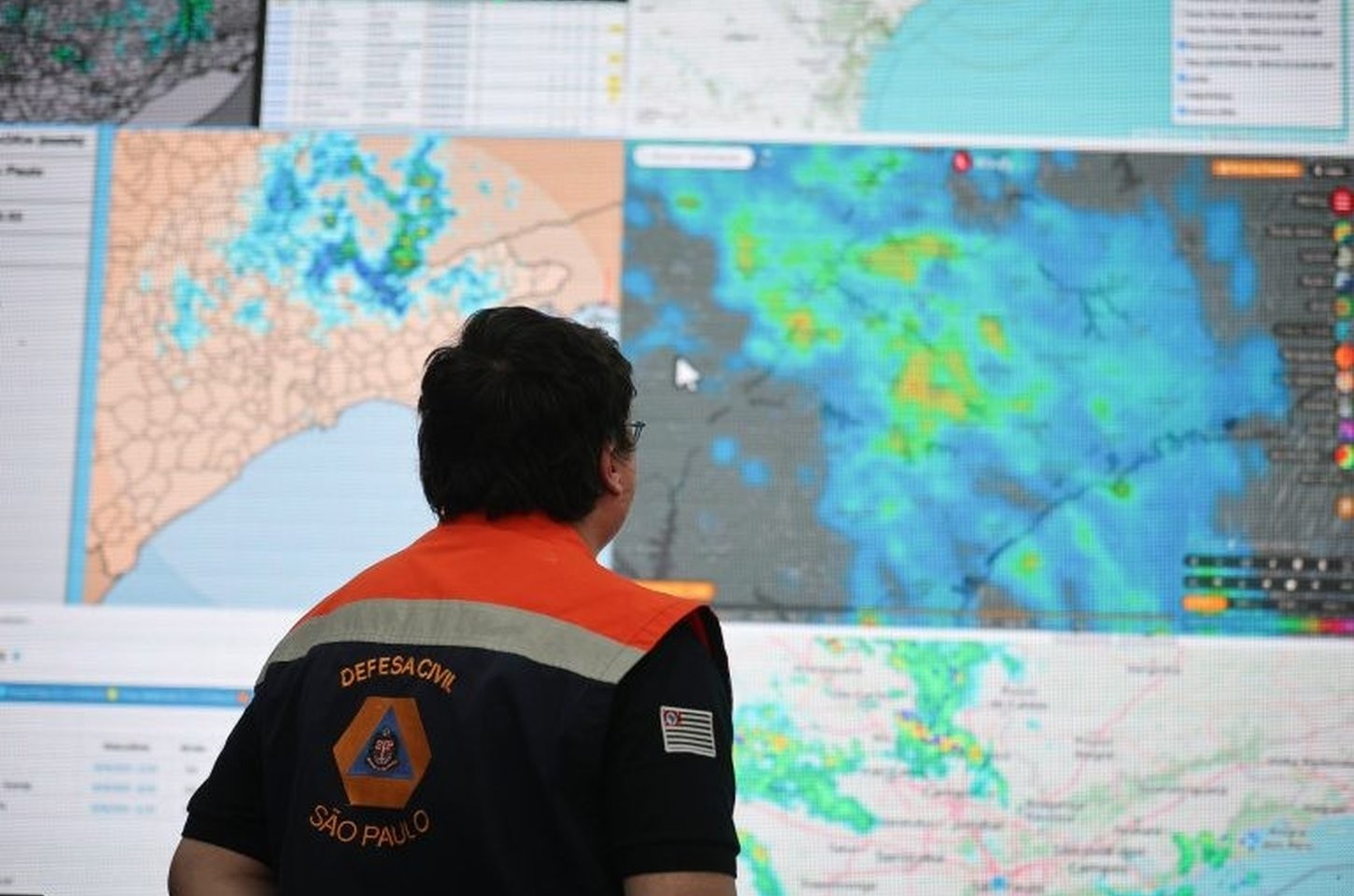 Frente fria trará chuva forte ao leste de SP; Defesa Civil em alerta