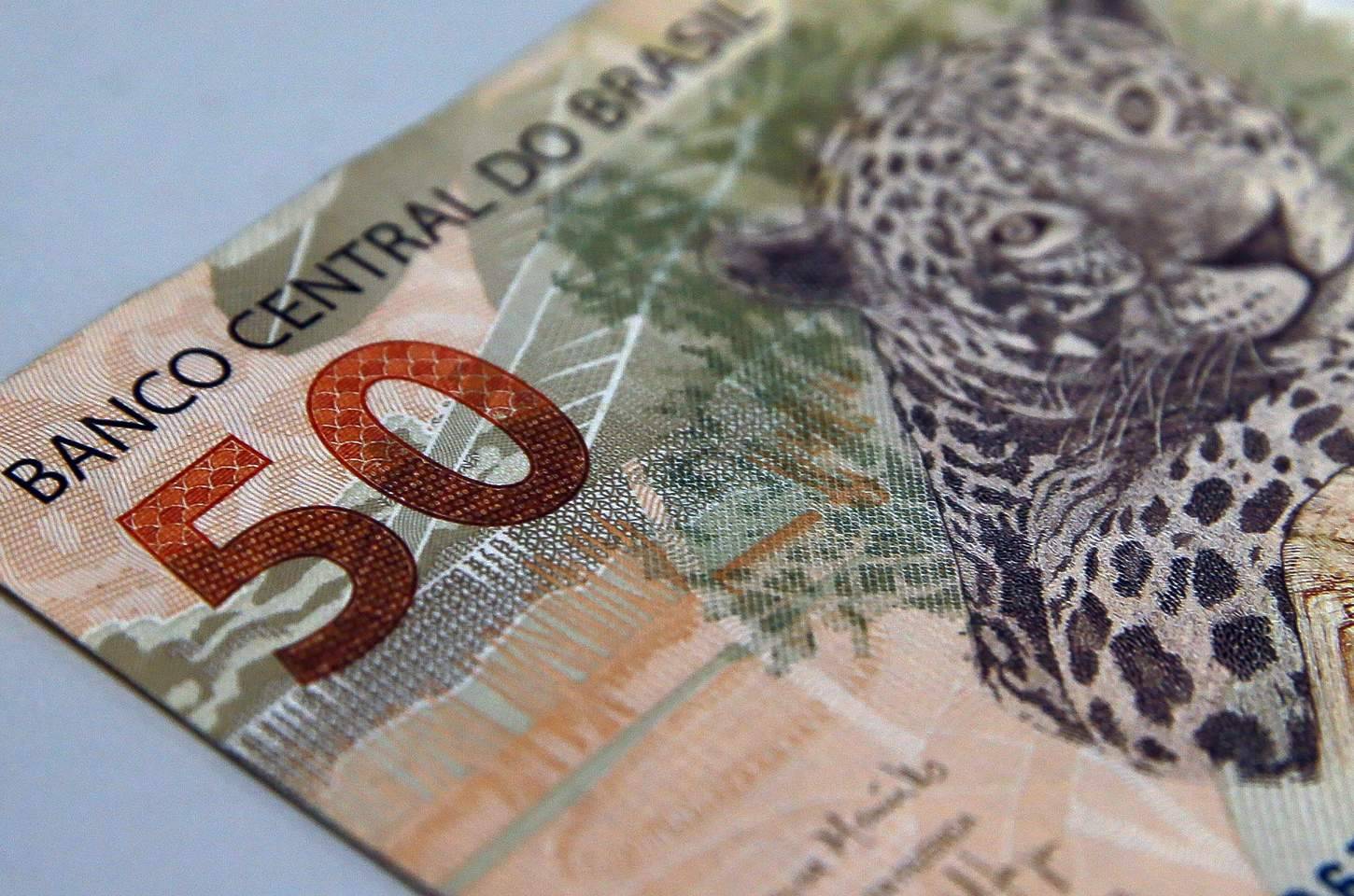 Fundações e associações pagam salários maiores que empresas, aponta IBGE