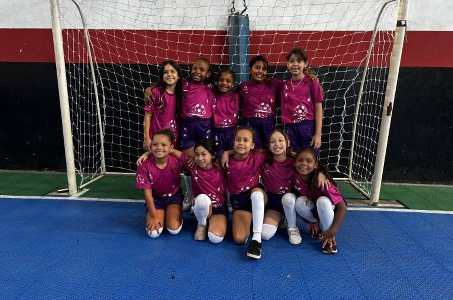 Futebol Delas: projeto leva futsal a 150 meninas em Taboão da Serra