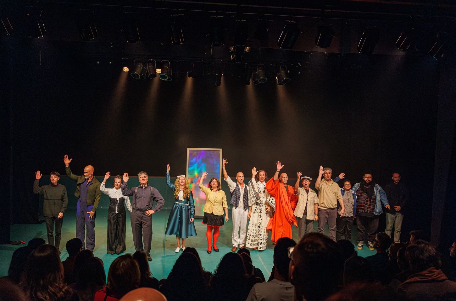 G2 Cia de Dança lota teatro em Curitiba com espetáculo que une humor e reflexão