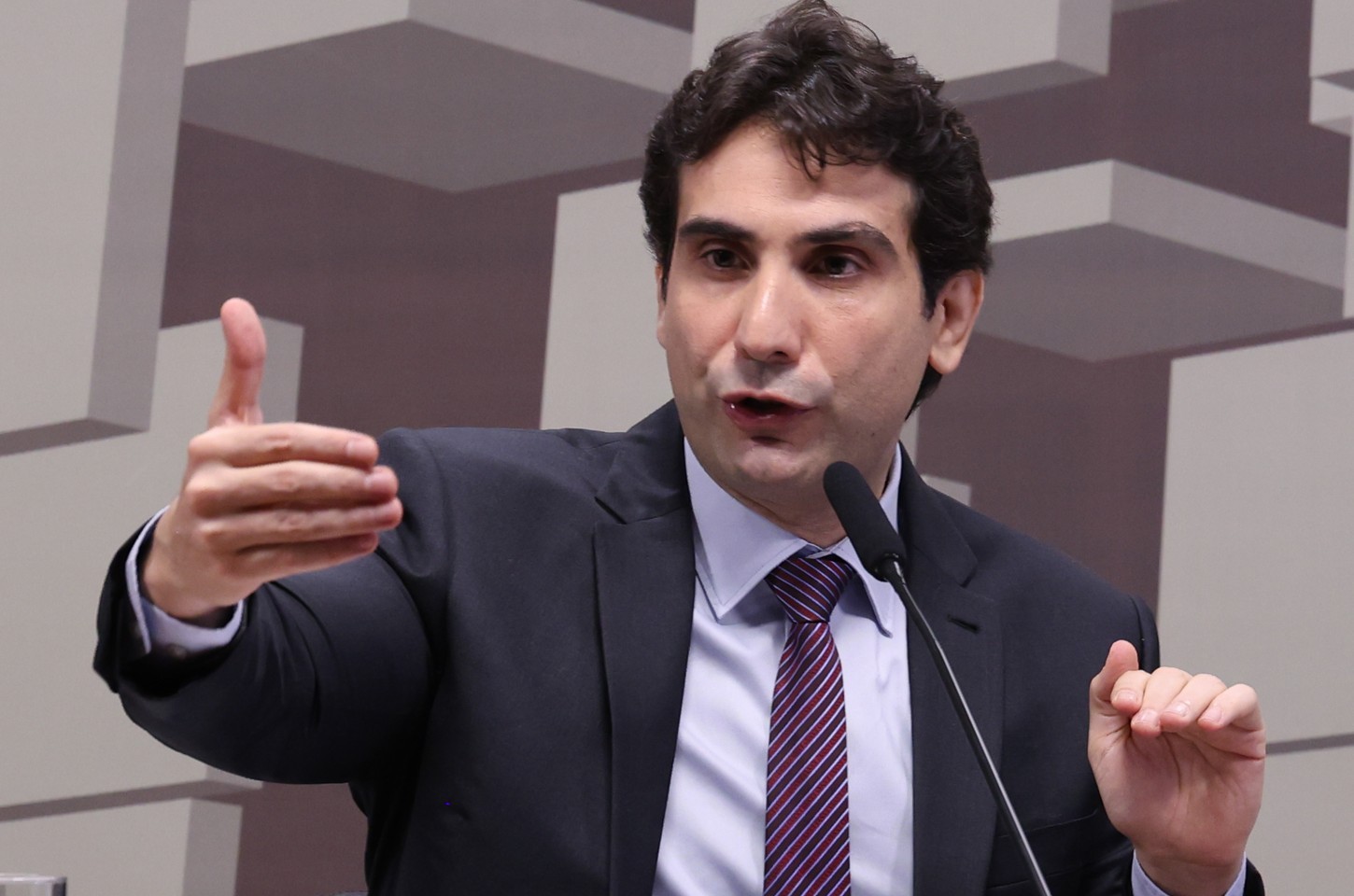 Galípolo diz que criação de carteiras novas pelo Banco Master chamou atenção do BC