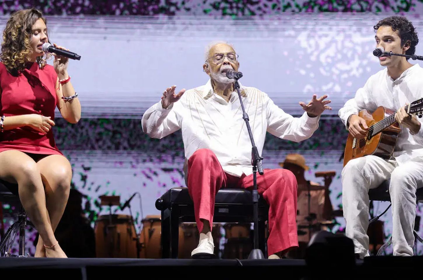 Gilberto Gil encerra turnê 'Tempo Rei' com show familiar em São Paulo