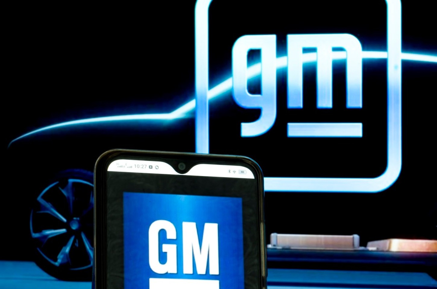 GM perde três executivos de software em reestruturação estratégica