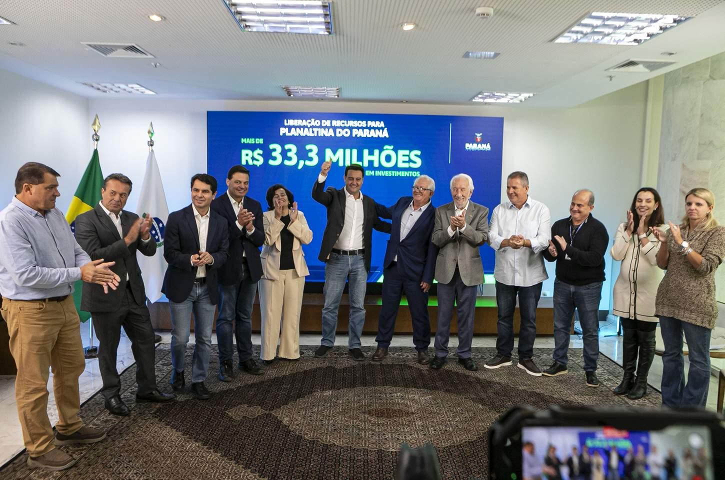 Governador libera R$ 372,6 milhões em investimentos para 10 municípios do Paraná