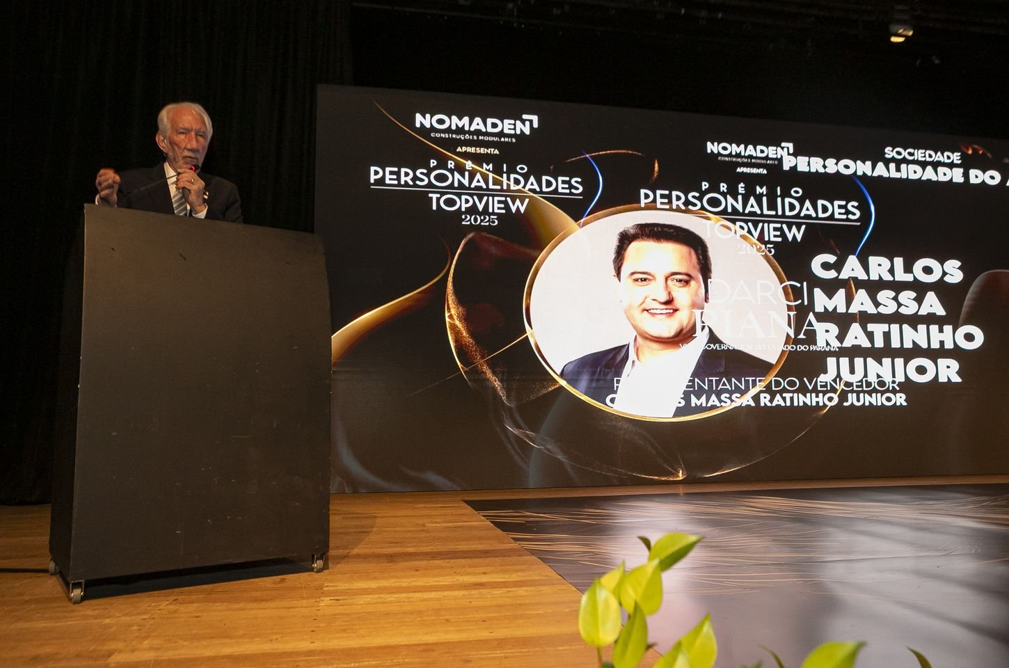 Governador Ratinho Junior é eleito personalidade do ano em premiação paranaense