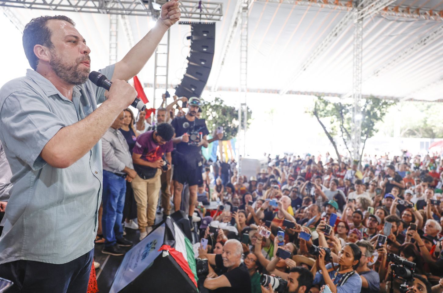 Governo anuncia consulta a indígenas do Tapajós após protesto na COP30