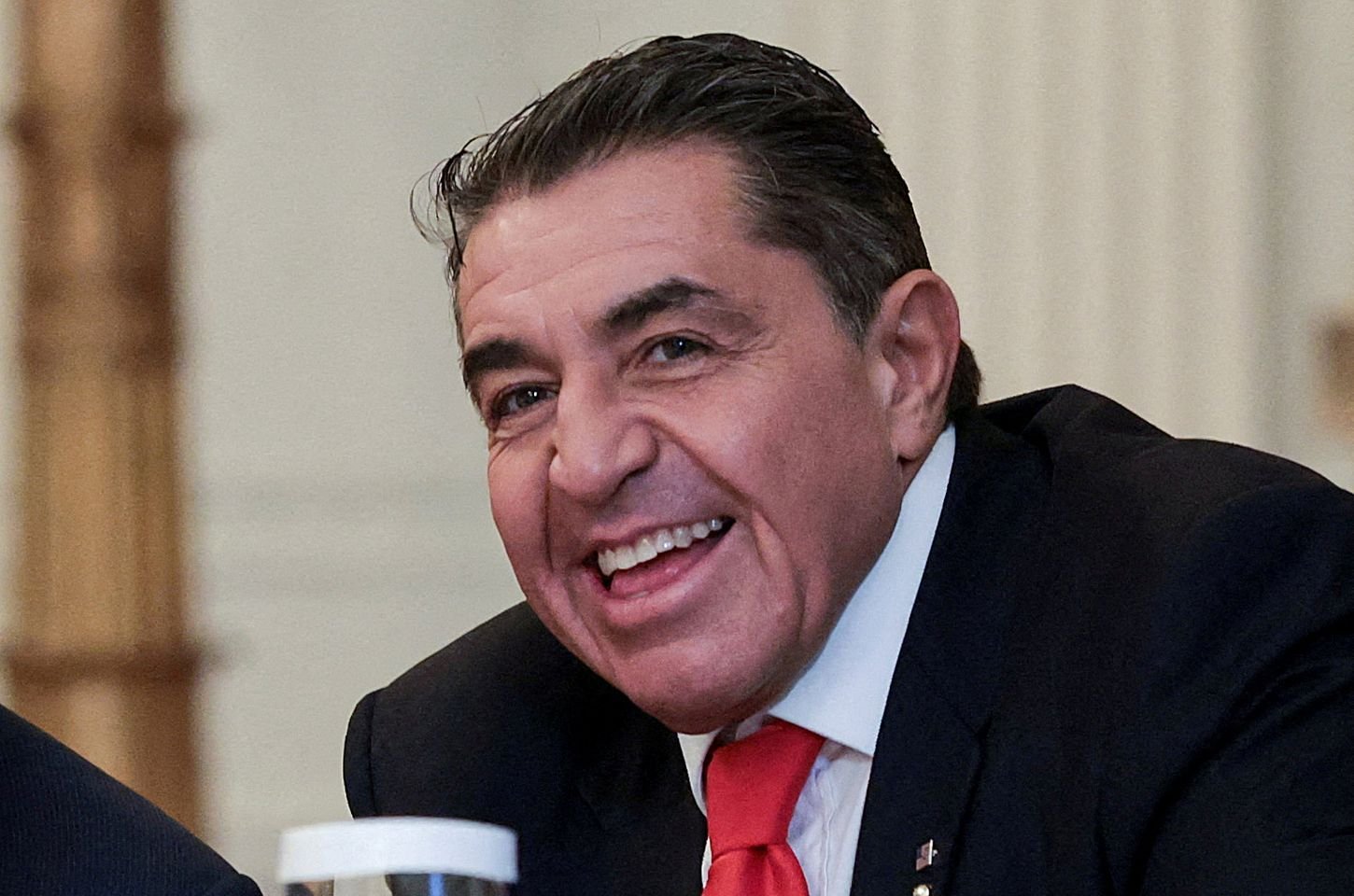 Governo brasileiro repudia fala de assessor de Trump contra mulheres do país