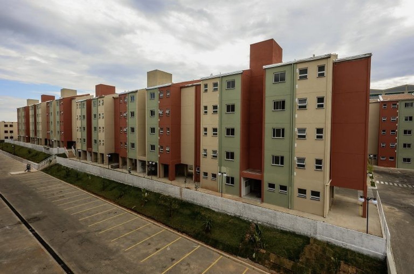 Governo de SP entrega 200 moradias e regulariza 1.076 imóveis em Campinas