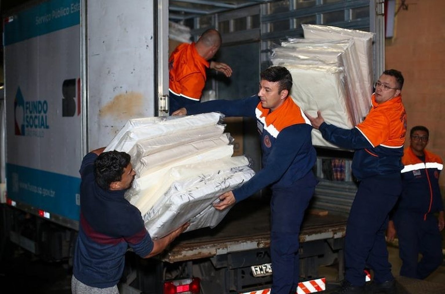 Governo de SP envia ajuda humanitária a Peruíbe após fortes chuvas