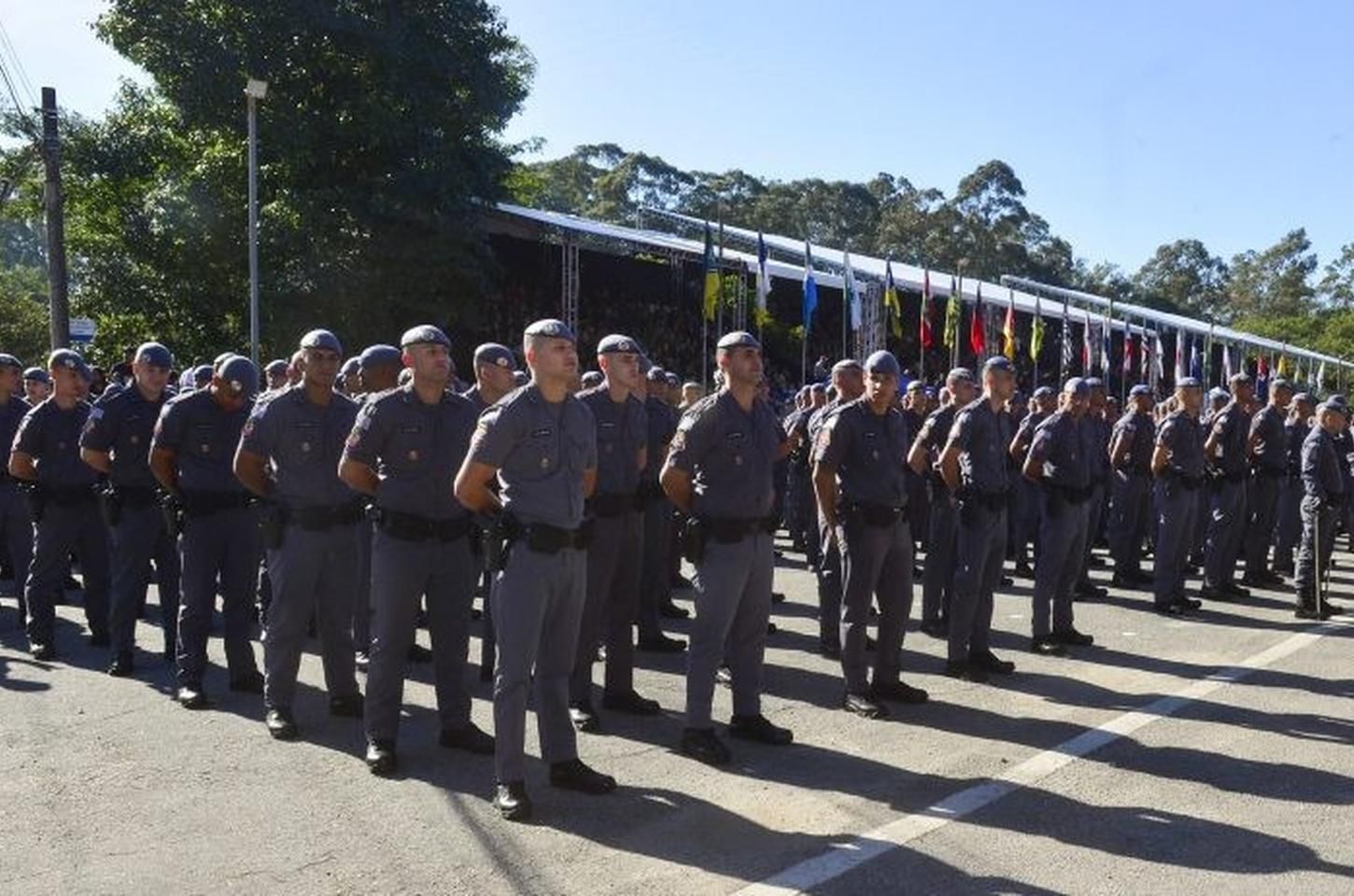 Governo de SP propõe reajuste de 10% e novo plano de carreira para policiais